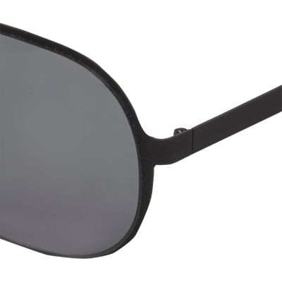 Black rubber pilot sunglasses